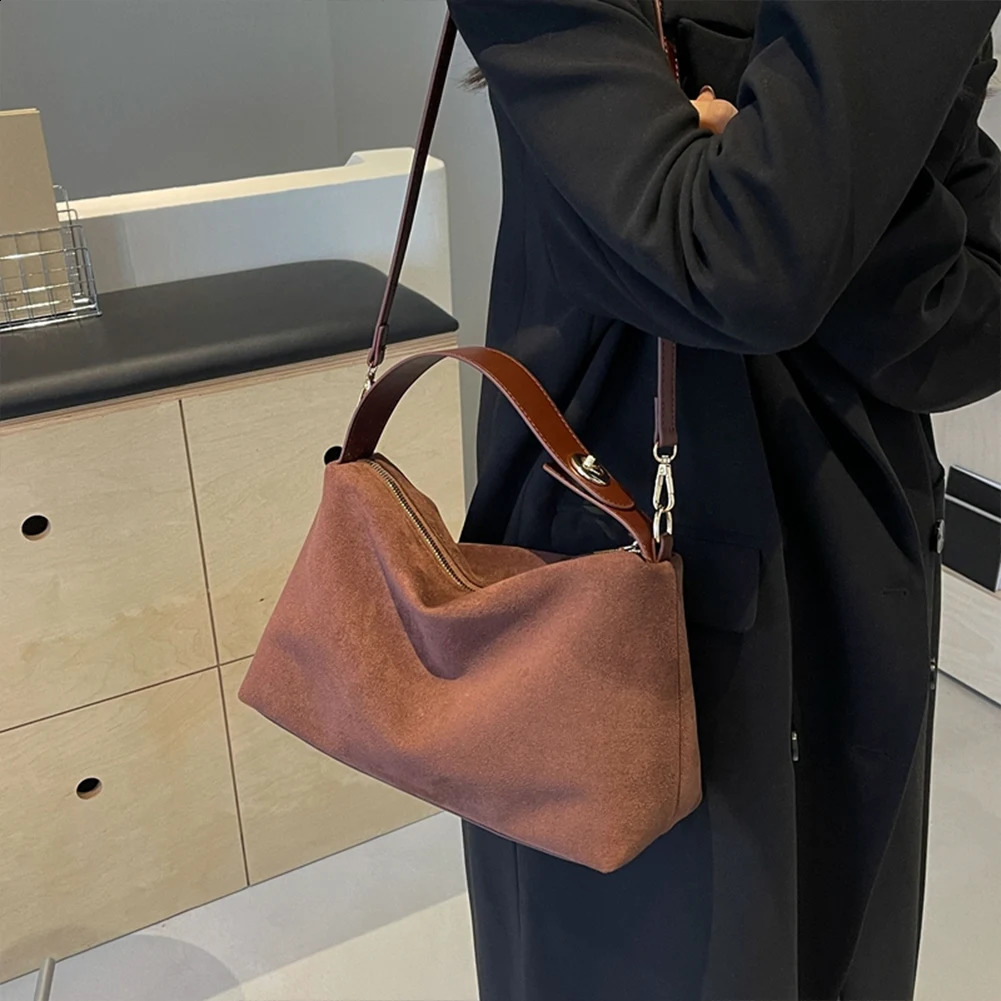 Suede Purses Bag for Women Fashion Slouchy Shoulder Bag Retro Brown Crescent Satchel Hobo Handbags for Work Travel 241121