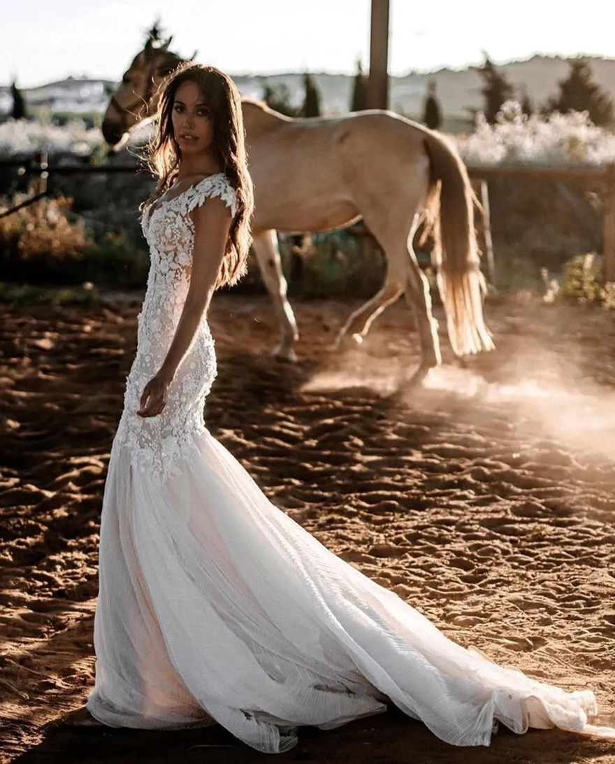 Boho Beach Mermaid Wedding Dresses Lace Deep V Neck Necke Cap Sleeves Chapel Train Plus Size Bride Gown Vestidos De Novia e estidos