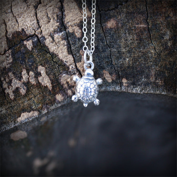 10PCS Gold Silver Tiny Sea Turtle Charm Necklace Dainty Tortoise Necklaces Lucky Bone Turtle Necklaces for Beach Party