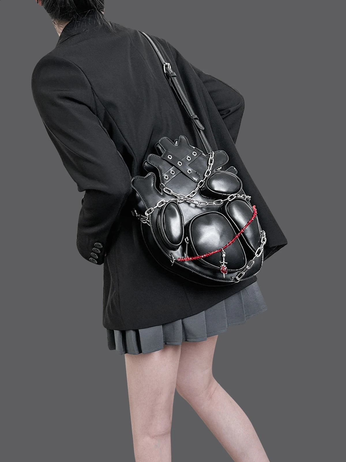 HIATUS original dark binding chain heart shoulder crossbody bag creative gothic style punk metal sexy bag 241121