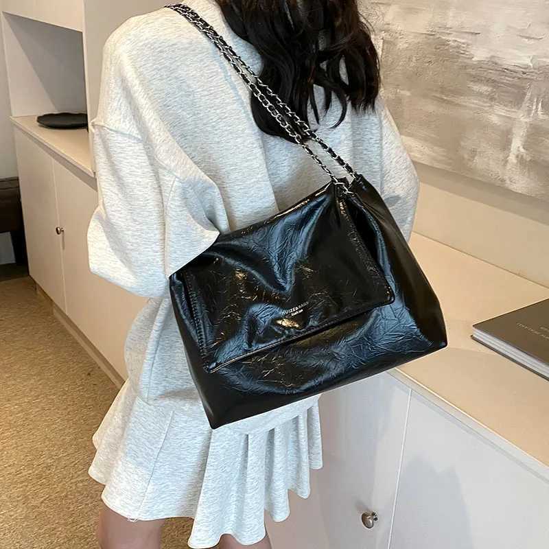 2024 Womens Large Capacity Shoulder Bag New Womens Bag Fashion Travel University Student Class Bag Y250319