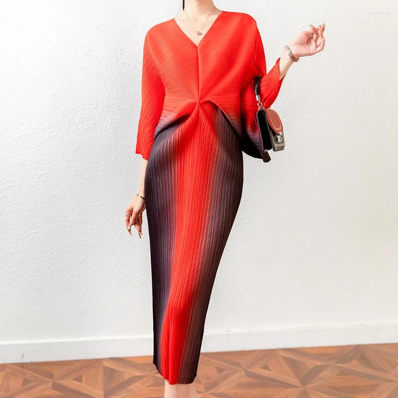 Casual Dresses Miyake Pleated Spring/Summer 2024 V-Neck Bat Long Sleeve Gradient Print Dress Temperament High Grade Women's