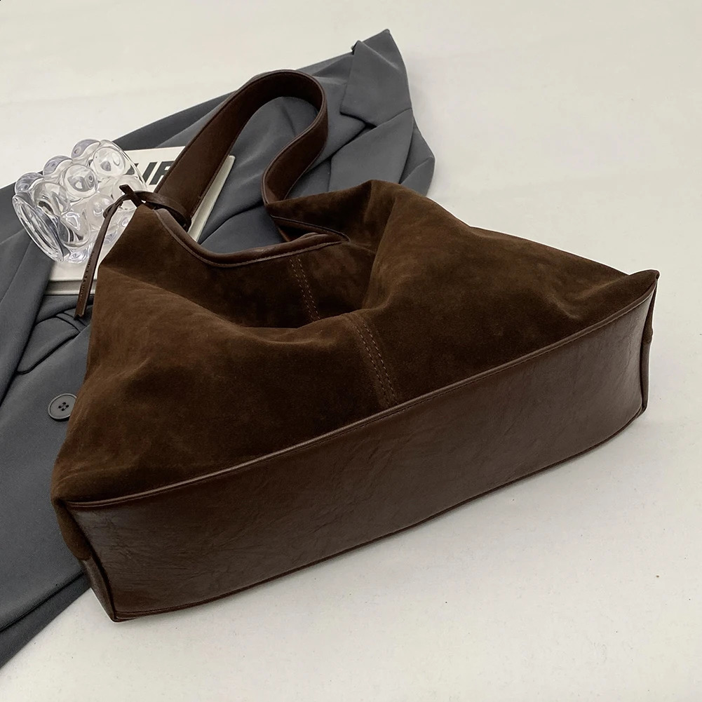 Women Suede Shoulder Bag Magnetic Closure Hobo Bag Suede Slouchy Tote Bag Large Capacity Purse Retro Handbag for Work Travel 241121