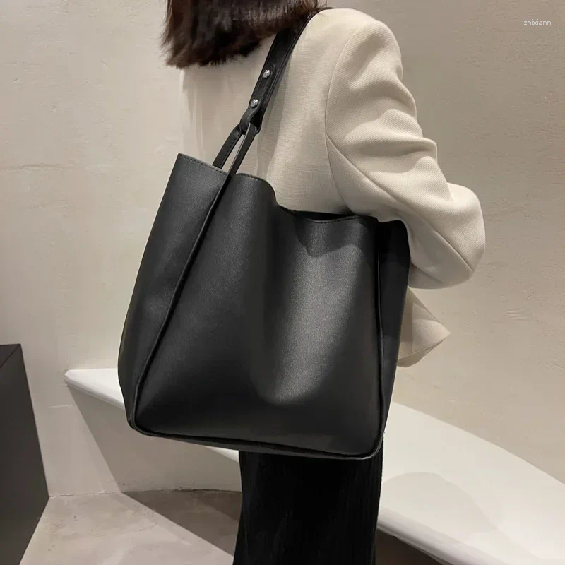 Totes 2024 Women Large Capacity Female's Bags Made Of Leather Handbags Shoulder Shopping And Travel