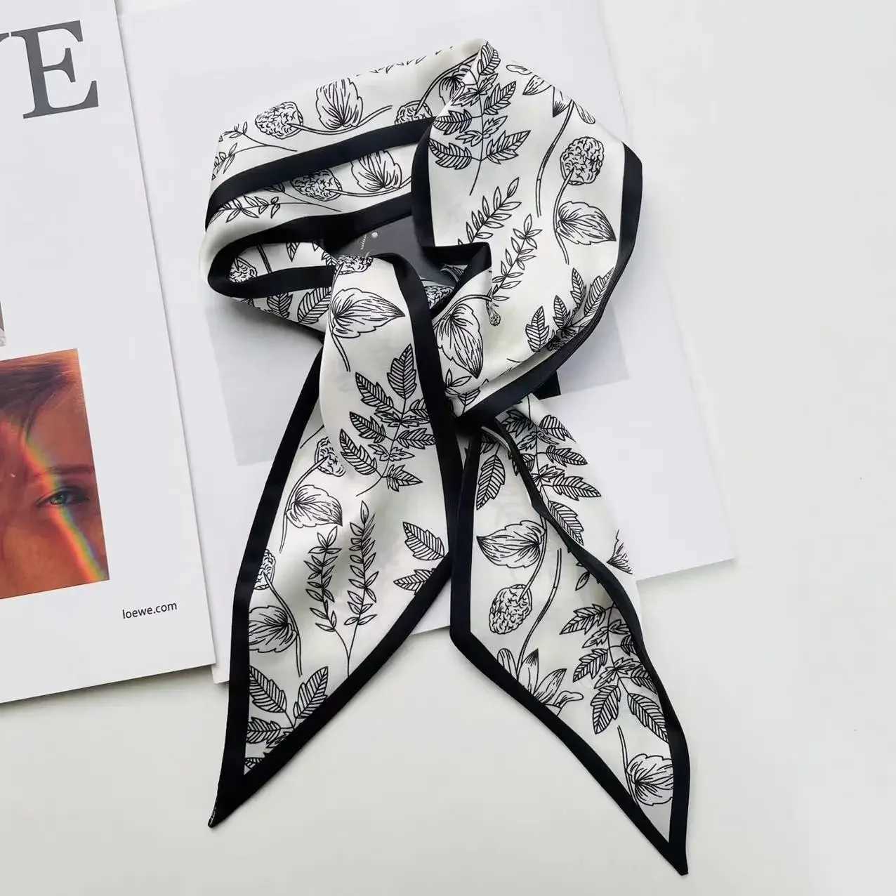 Womens scarves womens bags elegant floral patterns spring and summer silk scarves square head and neck headbands collars Y241121