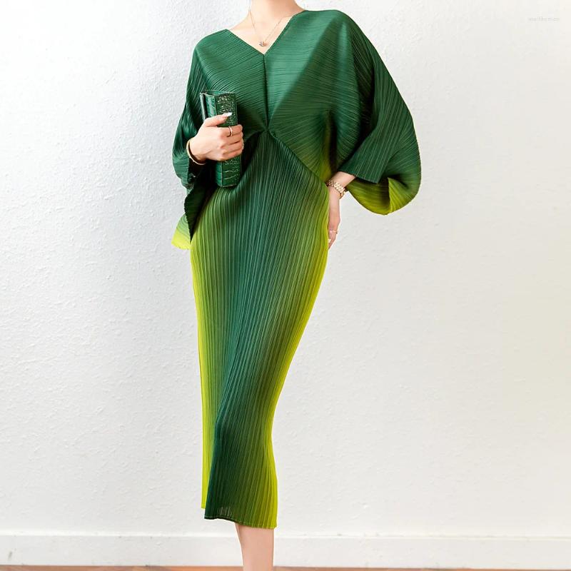Casual Dresses Miyake Pleated Spring/Summer 2024 V-Neck Bat Long Sleeve Gradient Print Dress Temperament High Grade Women's