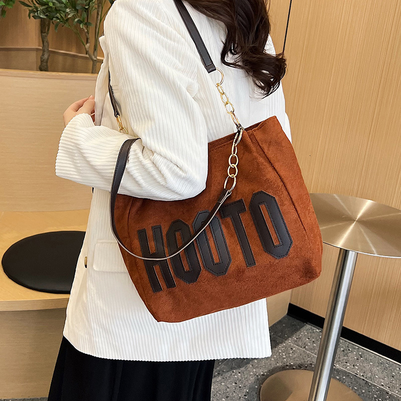 New autumn and winter fashion handbag with large trend leisure capacity and multifunctional texture women s shoulder bag designer commuter bag