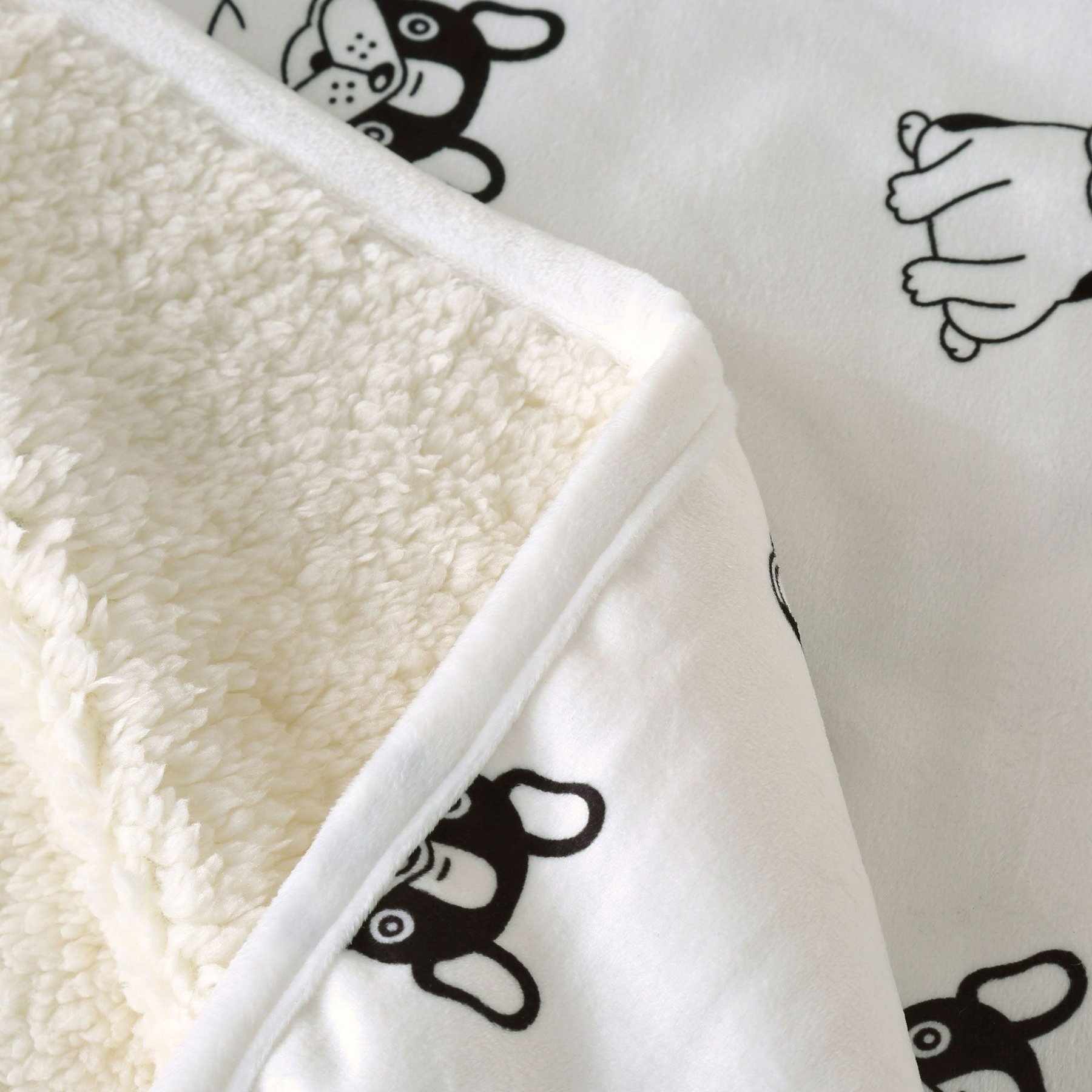 HappyCare Textiles Advanced Pets Waterproof Cat & Dog Blanket, 50x60-in