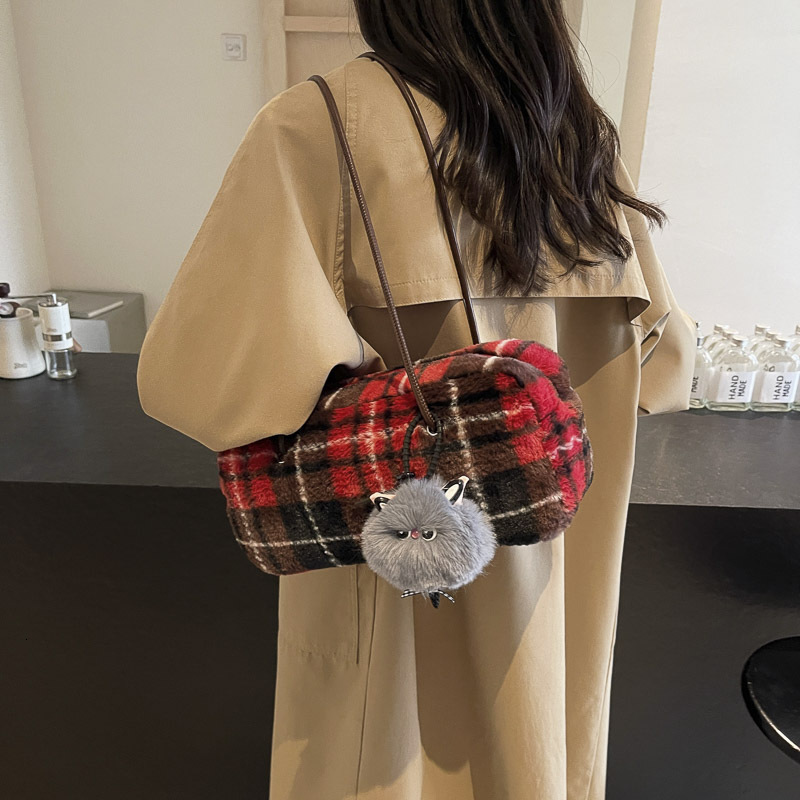2024 New Autumn/Winter Hairy Grid Korean Edition Fashion Single Shoulder Underarm Casual Plush Bag