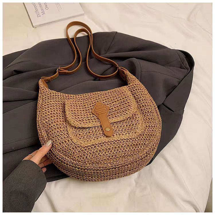 New Ins leisure simple and fashionable grass single shoulder trend paper rope saddle woven beach bag for women slanted casual bag designer women s bag