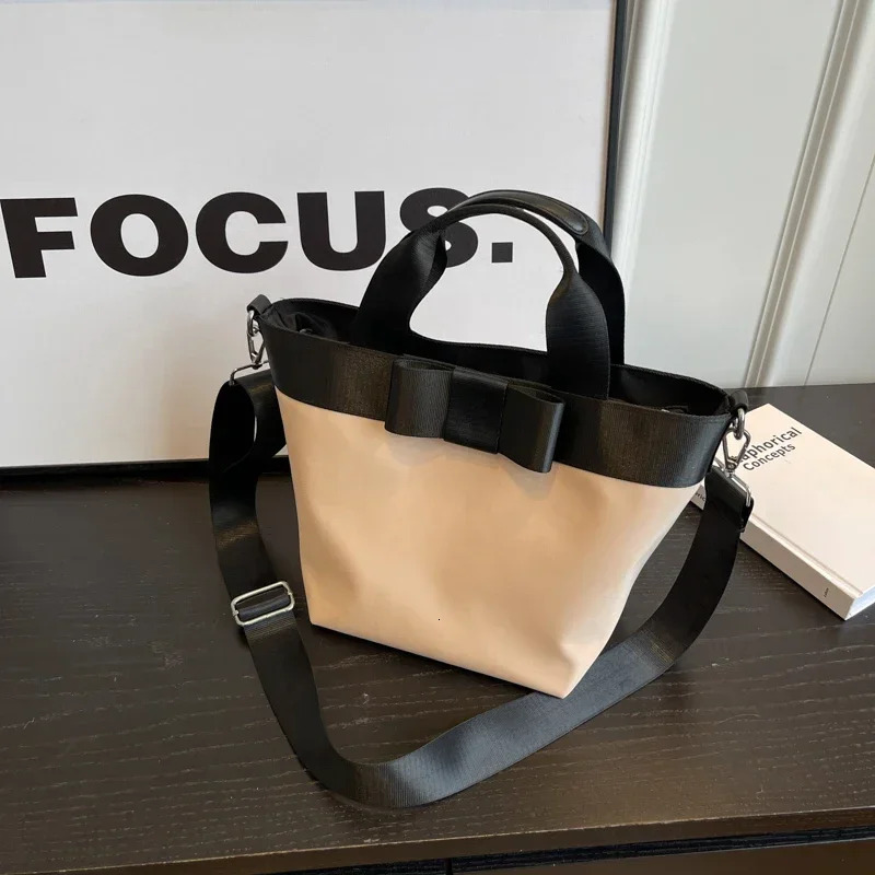 New leisure nylon fabric sewing thread portable shoulder fashionable trend simple crossbody bag solid color large capacity designer handbag