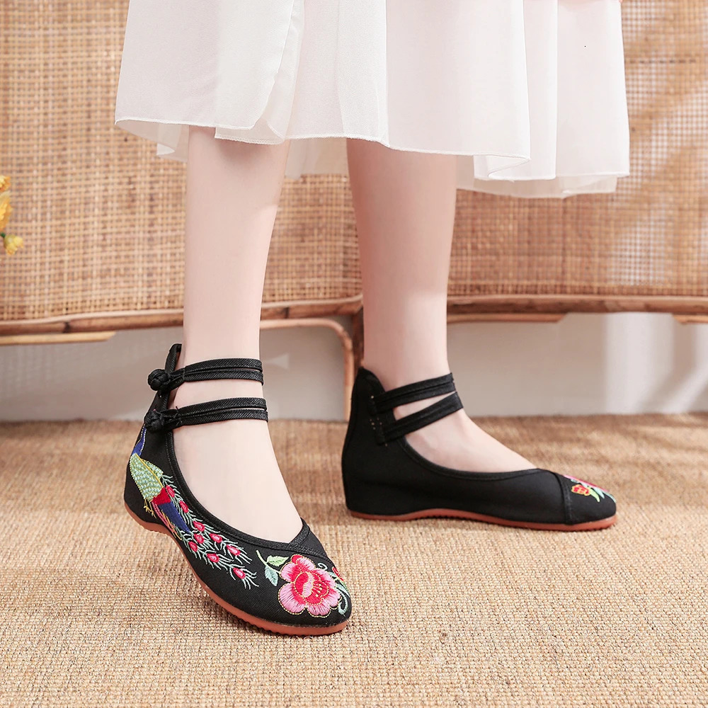 Veowalk Big Size 3443 Chinese Style Peacock Embroidery Womens Flats Old Peking Soft Sole Casual Breathable Cloth Shoes Woman 241122