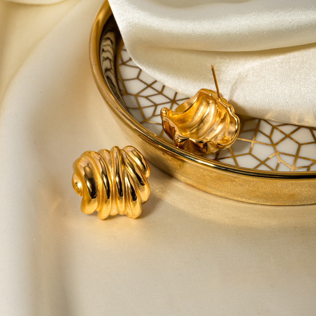 Designer Stainless Steel 18K Gold Earrings for Women Vintage Earrings Parties Wedding Gifts Factory Wholesale Customization of Logo