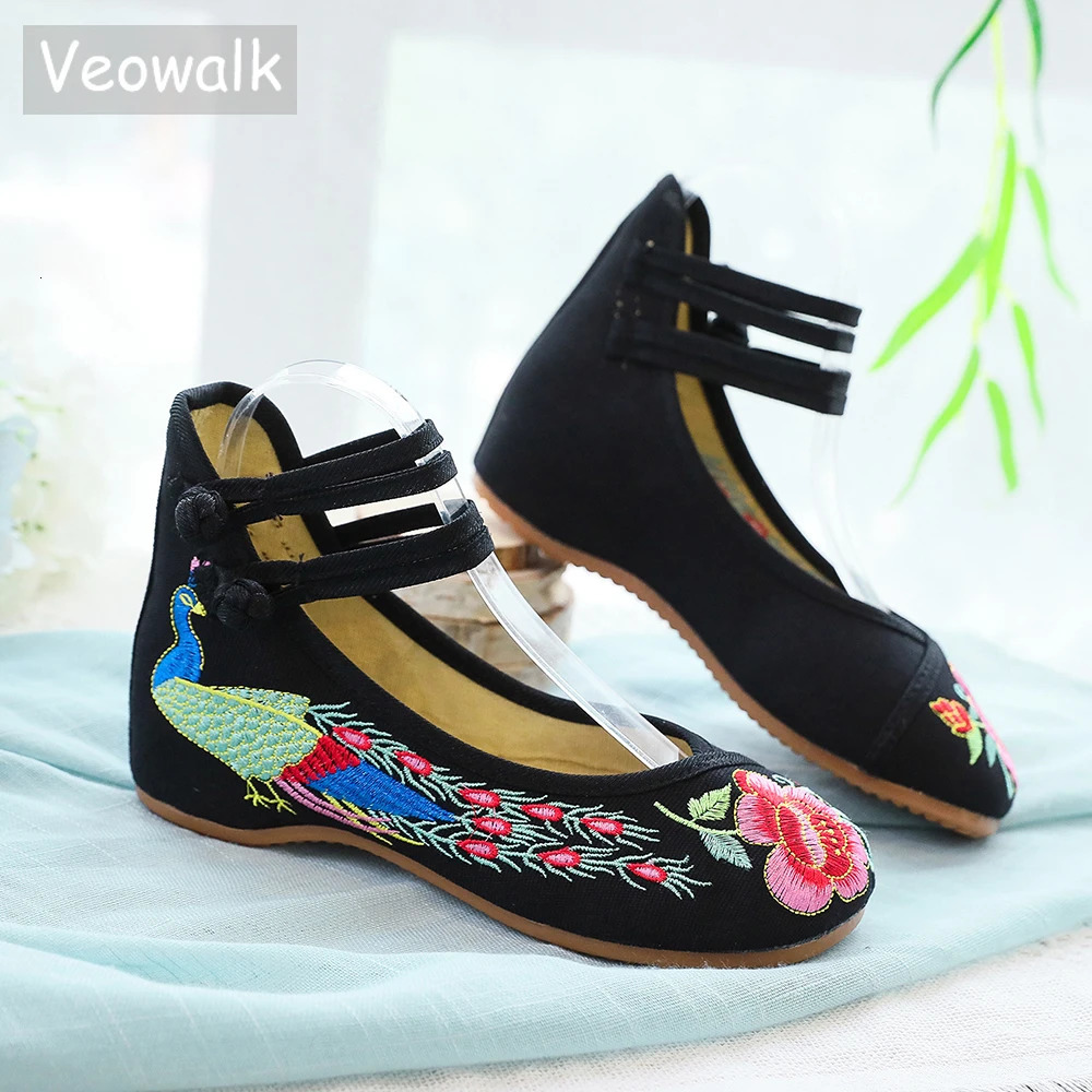 Veowalk Big Size 3443 Chinese Style Peacock Embroidery Womens Flats Old Peking Soft Sole Casual Breathable Cloth Shoes Woman 241122