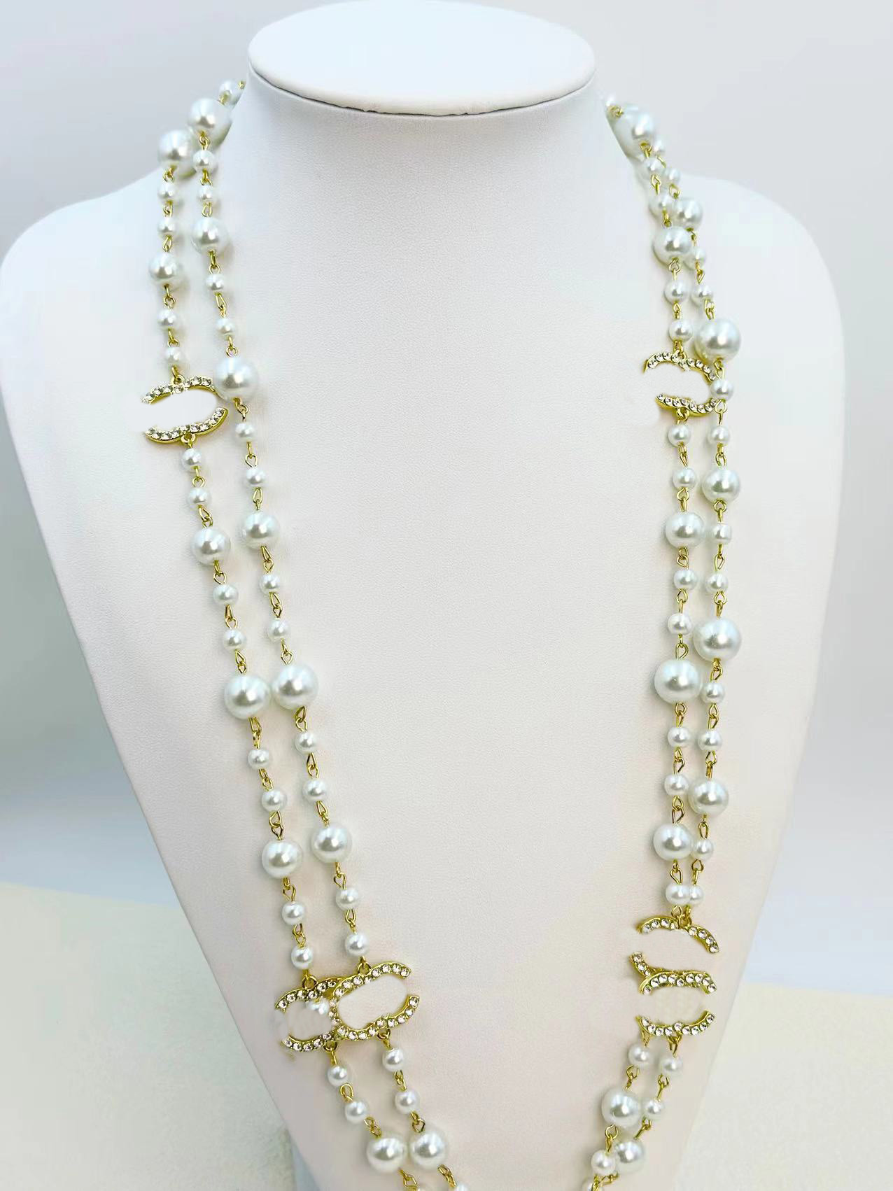 CC Necklace Gold Plated Brand Designer Retro Black And White Pearl Clavicle Necklaces Titanium Steel Letter Choker Pendant Necklace Chain Jewelry High Quality C2a