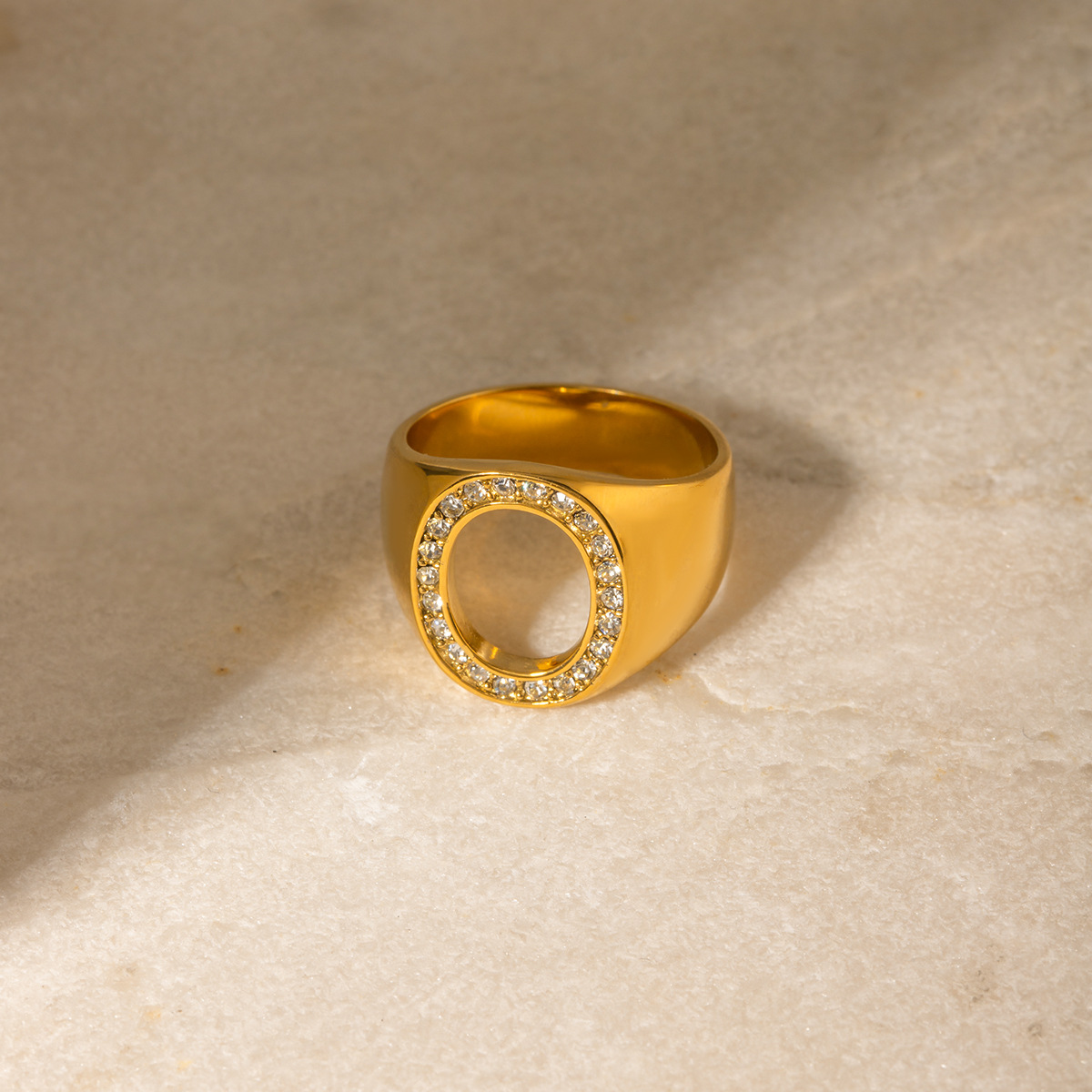 Designer Retro New 18k Gold Stainless Steel Ring for Women with AAA Zircon Ring Oval Hollow Personality Party Wedding Jewelry Wholesale Can Customize 