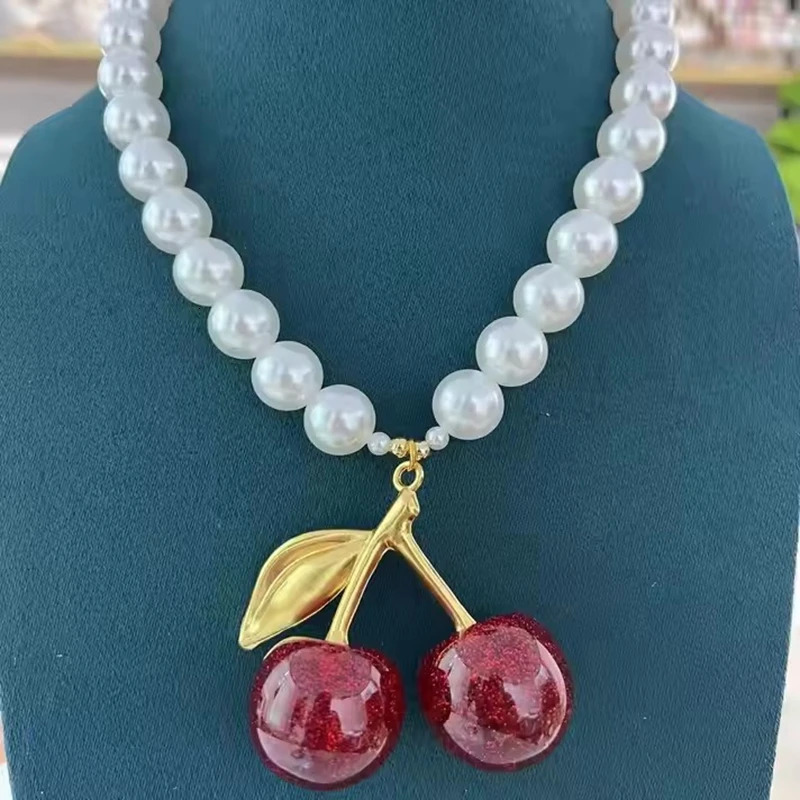 3pcs Fashion Red Cherry Charm Pendant Necklace Suitable for Womens Elegant Round Shell Pearl Chain Jewelry Fashion Ins Style Party 241122