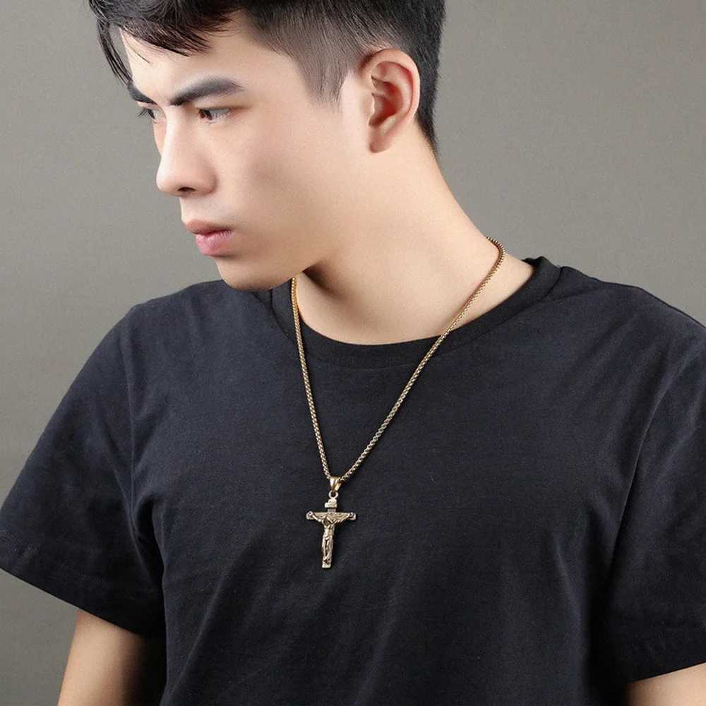 Premium Cross Necklace for Women 18k Gold Plated Tren Gold Cross Pendant Chain for Girls Crucifix Necklace for Women GirlsX241123