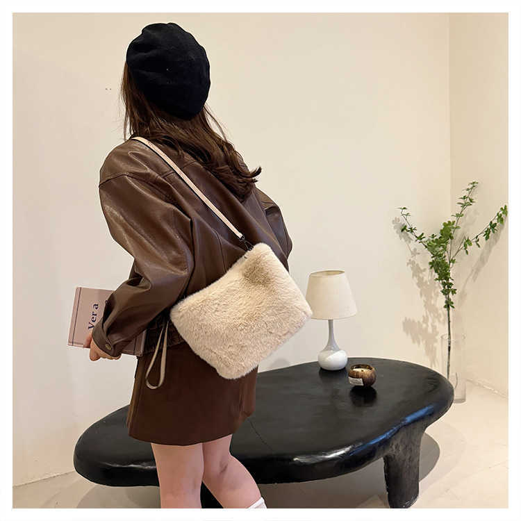 Autumn and winter imitation fur bag square tube bag solid color women's handbag diagonal cross fashion trend commuting daily bucket bag