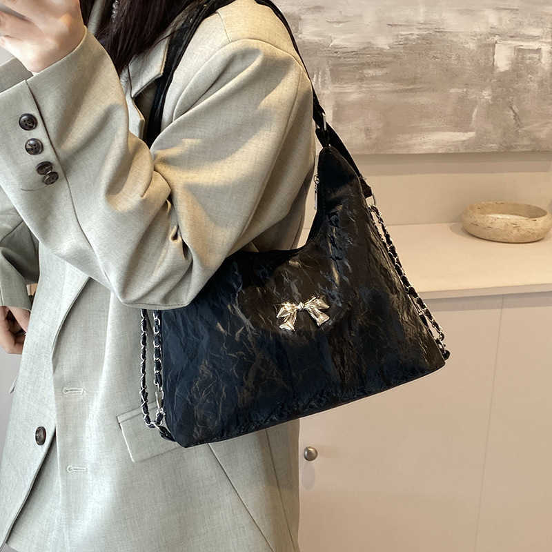 Tote bag for women 2024 new large capacity commuting backpack, summer versatile chain shoulder bag, high-end backpack