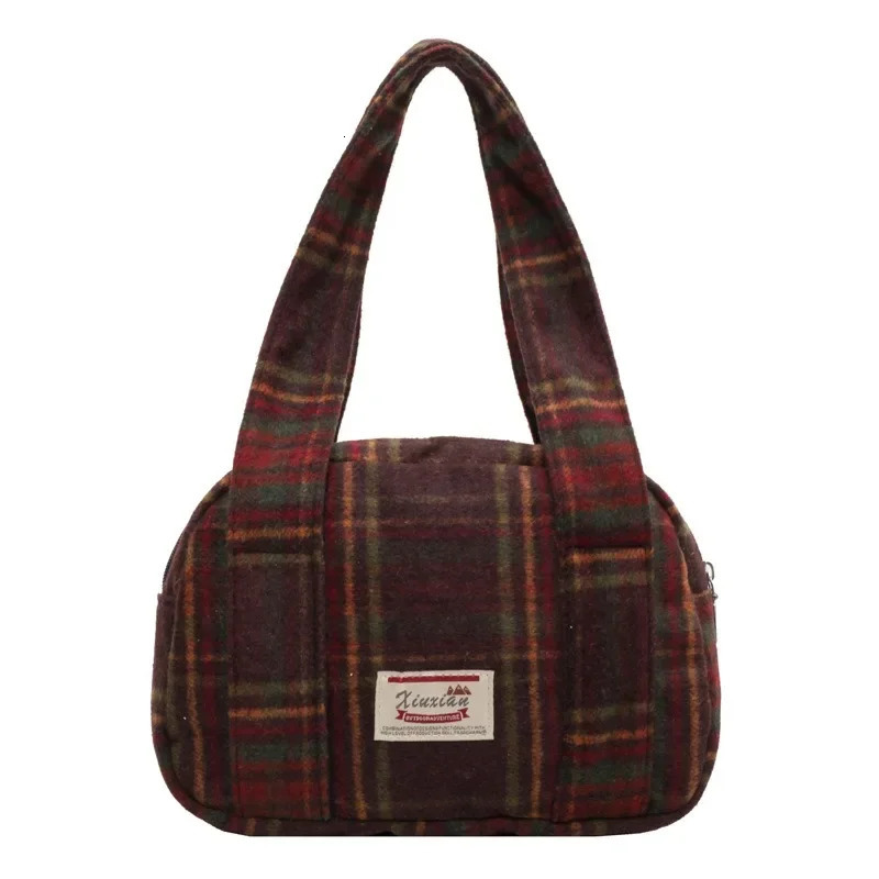 plain shoulder bag autumn and winter coarse plaid handbag Korean version retro shell British college shoulder bag 241122