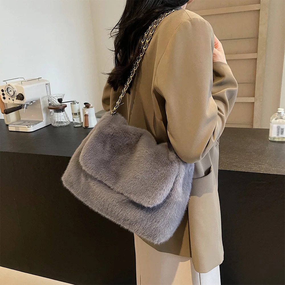 Plush Shoulder Bag for Women er Fluffy Handbag Purse Furry Messenger Bag Travel Crossbody Bags Causal Bag 241122