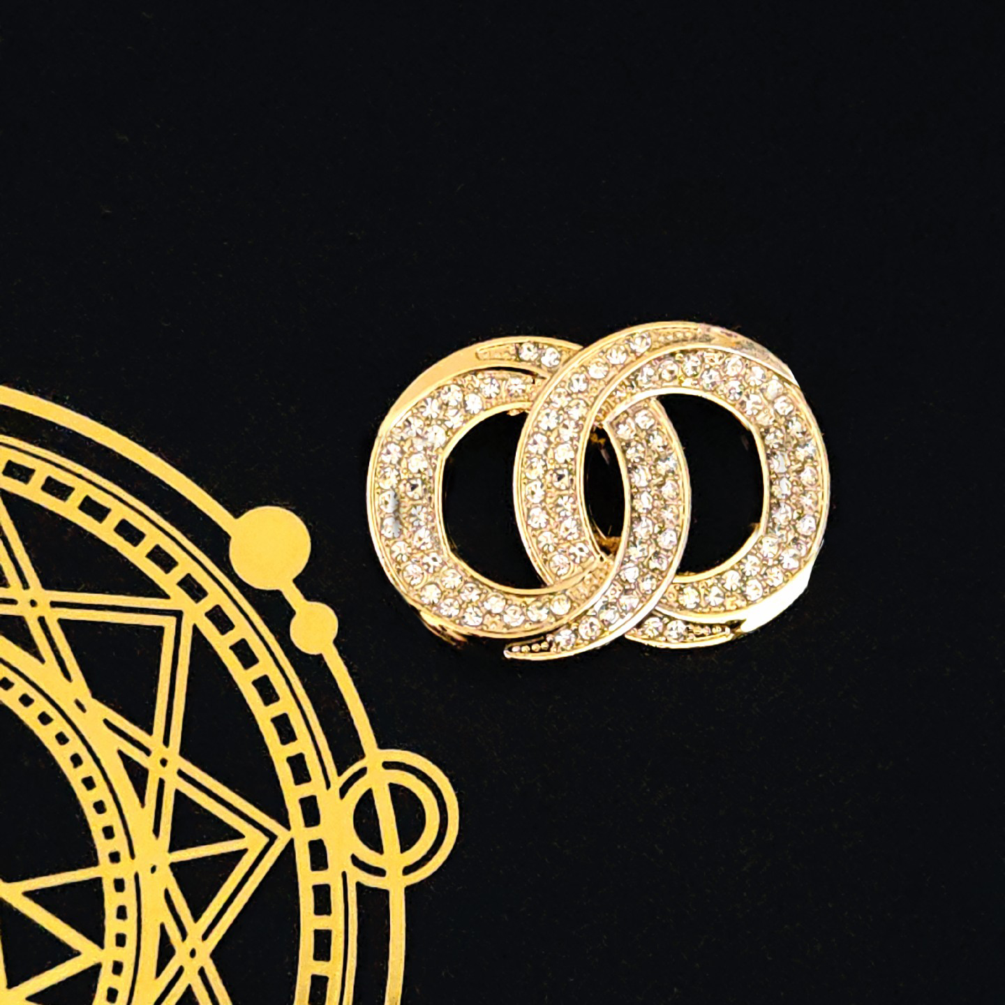 Charm Designer Brooches Pins Correct Fashion Famous Letter Brooches Wholesale Charm Pin Clothing Accessories Christmas Gifts