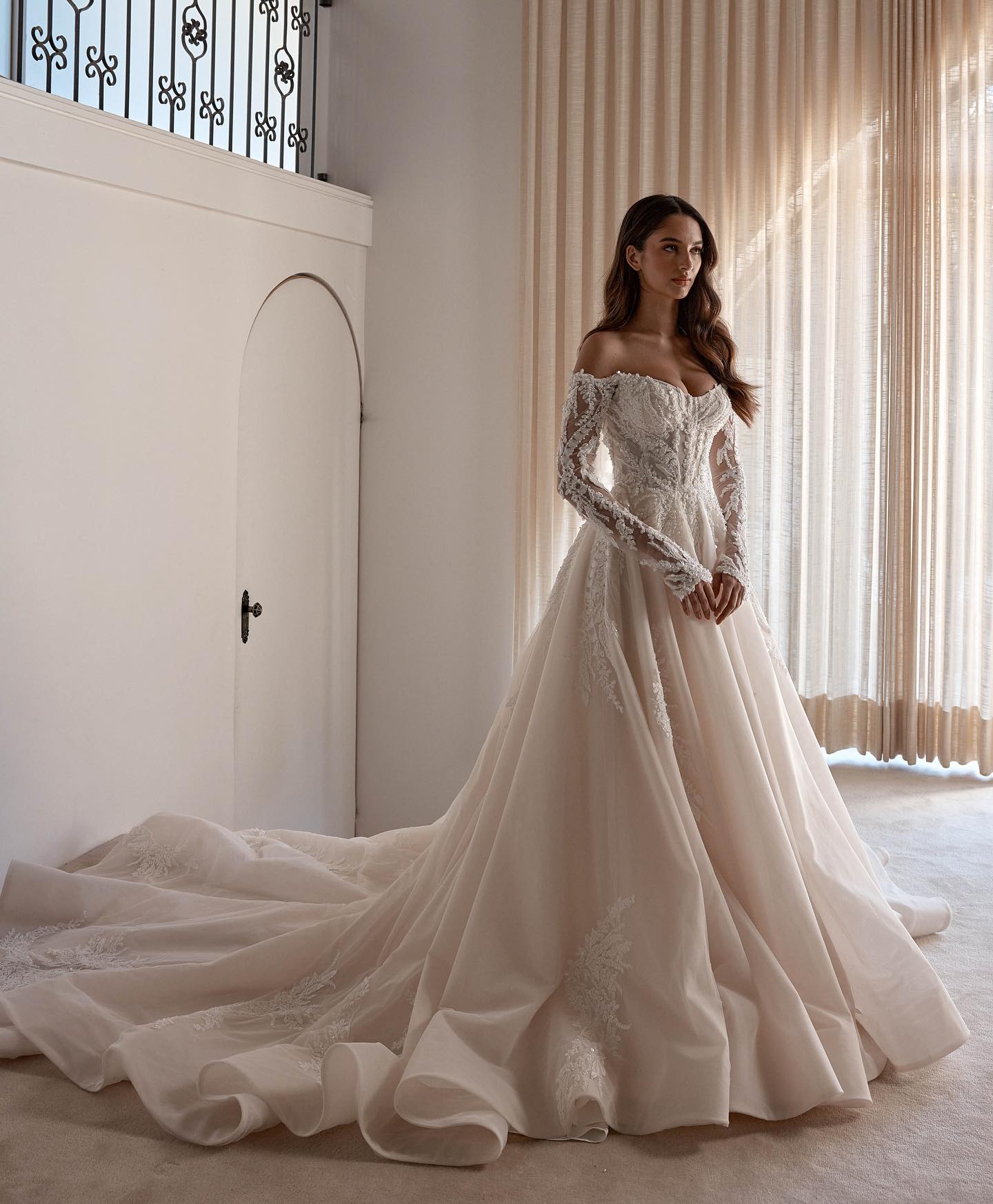Gorgeous A e Dresses Off Shoulder Pearls Lace Bridal Gowns Long Sleeves Vestido De Novia Backless Sweep Train Boho Wedding Dress