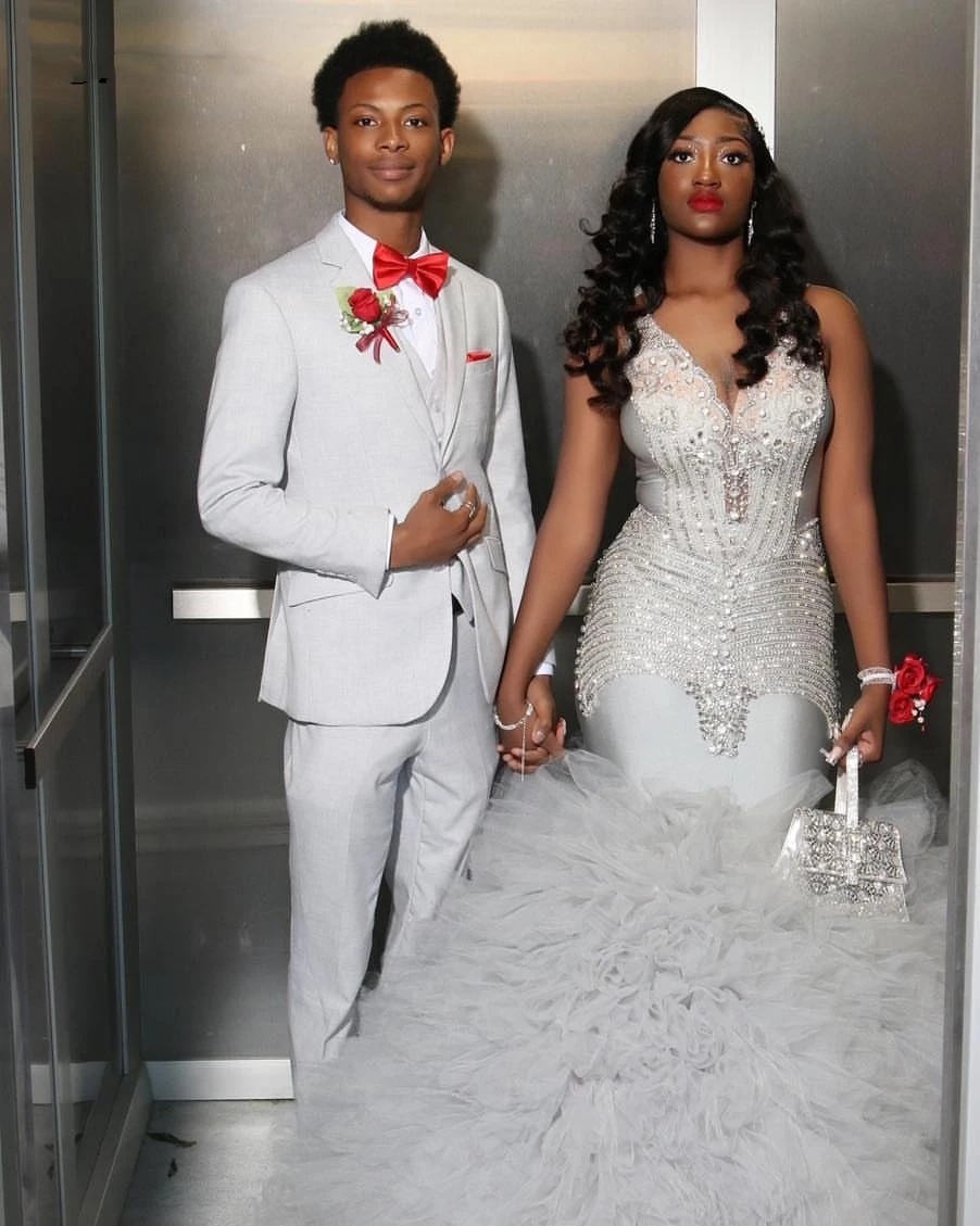 Sparkly White Ruffles Mermaid Prom Dress For Black Girls 2024 Diamonds Beaded Tiered Formal Party Gala Gowns 0431