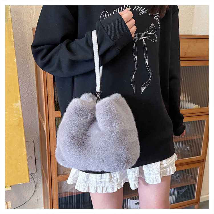 Autumn and winter imitation fur bag square tube bag solid color women's handbag diagonal cross fashion trend commuting daily bucket bag