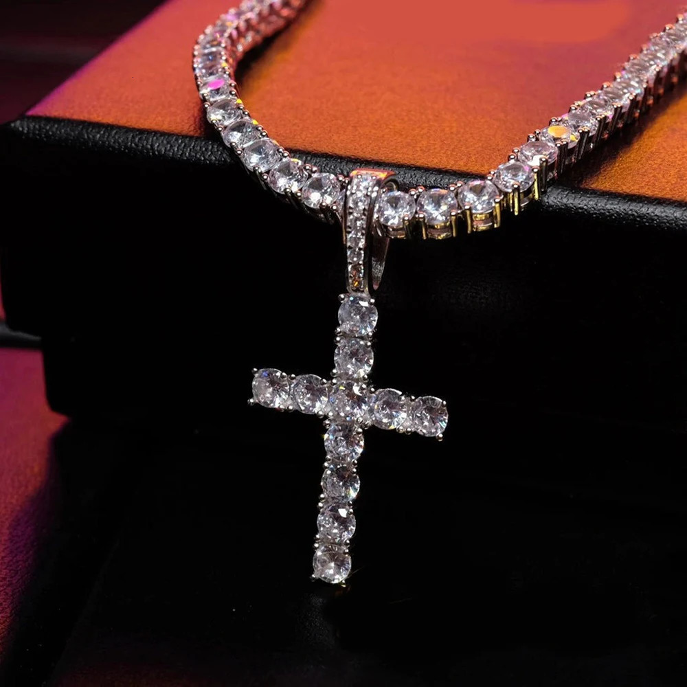 Fashion Simple Bling Cross Jewelry Iced Out Cubic Zirconia Diamond 18k White Gold Plated Cross Pendant Necklace For Men Women 241122