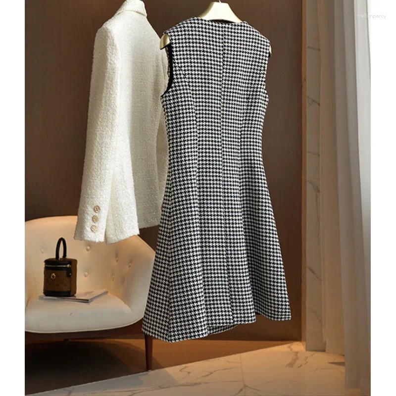 Casual Dresses High-End Fashion Commute Slim-Fit Wool Houndstooth Dress 2024 Spring Round Neck Sleeveless Elegant Short Womens