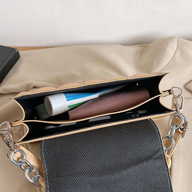 New Chains Shoulder Women Solid Color Crossbody Designer Messenger Handbag and Purse Top-handle Bag feminina