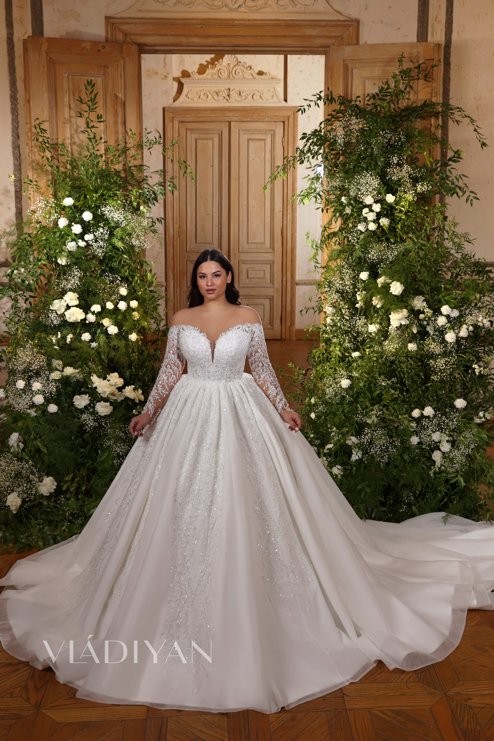 Charming Plus Size Lace Wedding Dresses Off The Shoulder Plunging Necke Bridal Gowns Beaded A e Long Sleeves Tulle Vestido De Novia