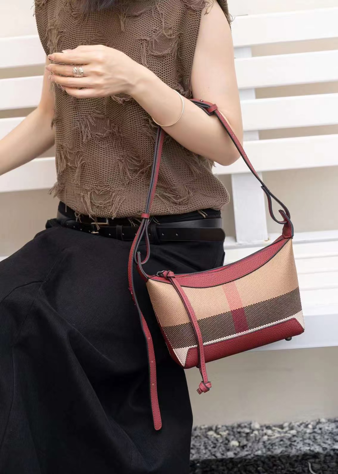 Free Shipping Premium Plaid Armpit Spring New Luxury Slanted Crescent Retro Shoulder Bag