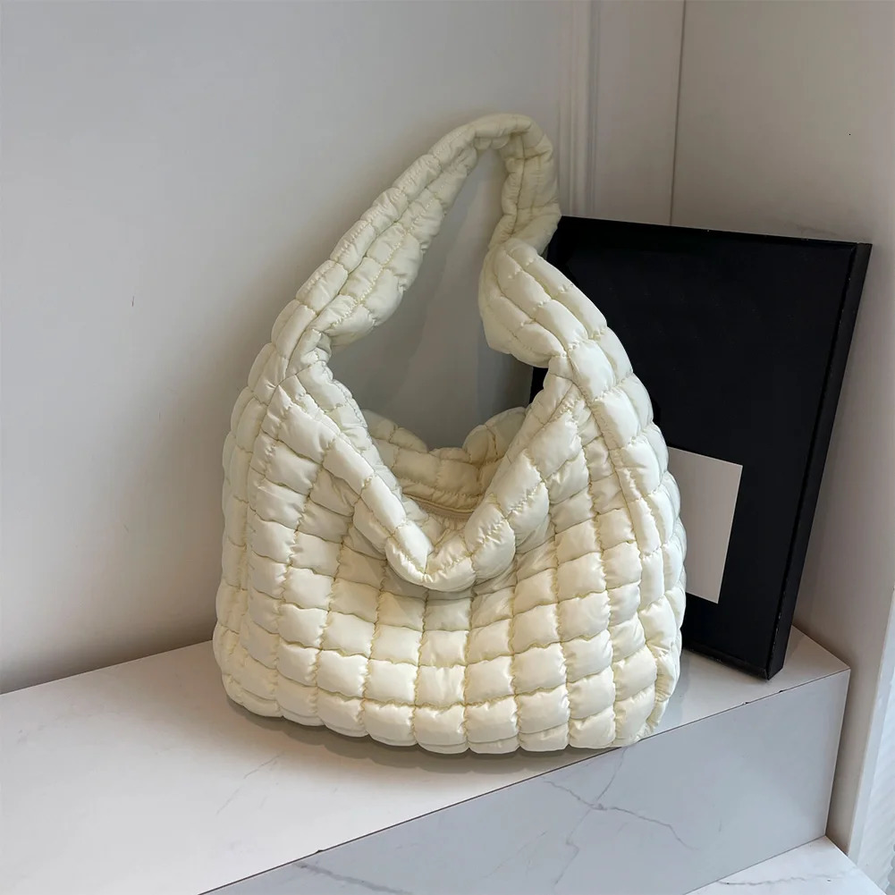 Quilted Shoulder Bag Lightweight Soft Puffy Crossbody Bag Padding Puffy Hobo Bag Puff Purse for Women Autumn and Winter 241122