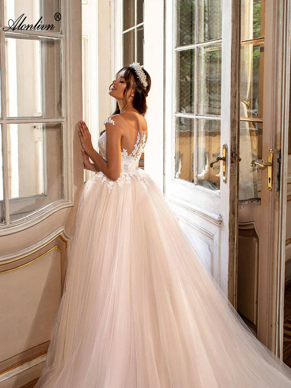 Stunning Sliky Tulle Sheer V-Neck A-Line Wedding Dress Appliques Lace Sleeveless Bridal Gowns