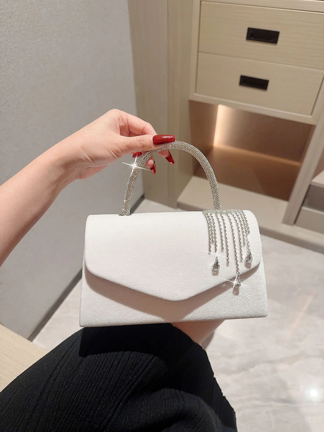 Lady Autumn Winter Vintage Velvet Flap Evening Bag Dress Tassel Handbag Banquet Prom Party Tote Chain Bridal Cocktail 241115