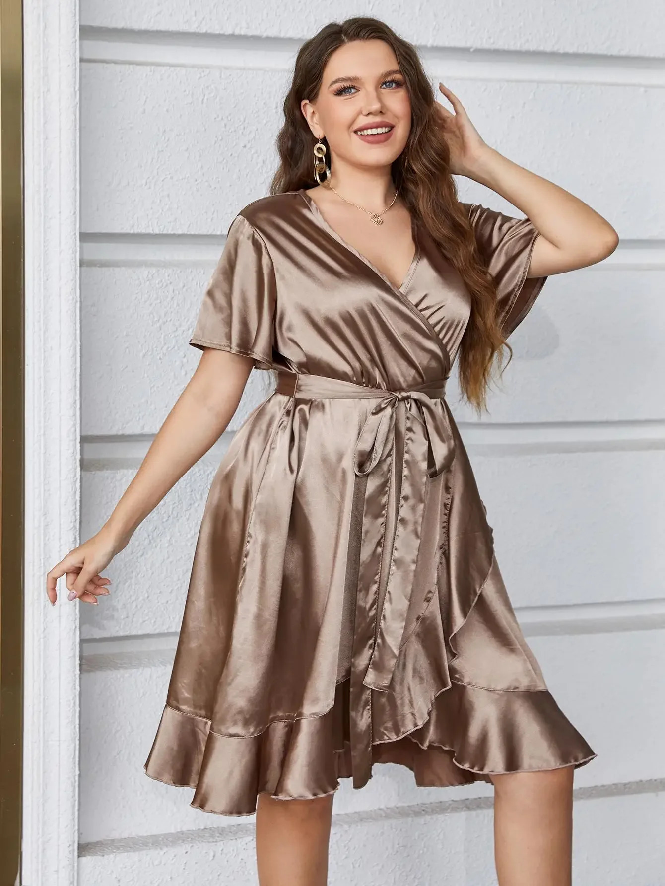 Plus Size Womens Satin Silky V Necked Collar Dress Wraped Waist Tie Short Sleeve Mini Robe Ruffle Hem Solid Gold Clothing 240422