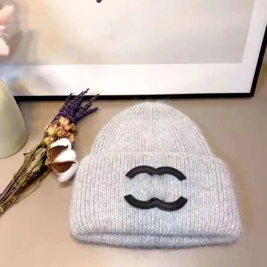 Designer knitted hats Men's and women's knitted hats warm luxury fashion classic birthday gift