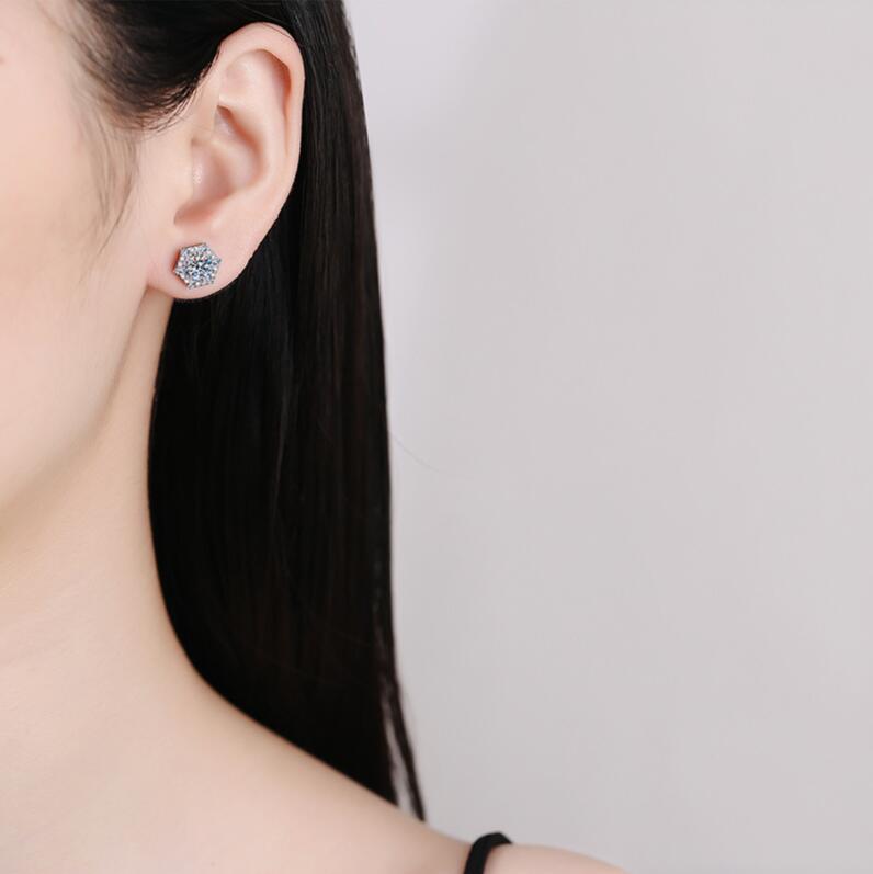 Sterg Sier Round Cut Moissanite Stud Earrings: Sparkle Your Wedding Day