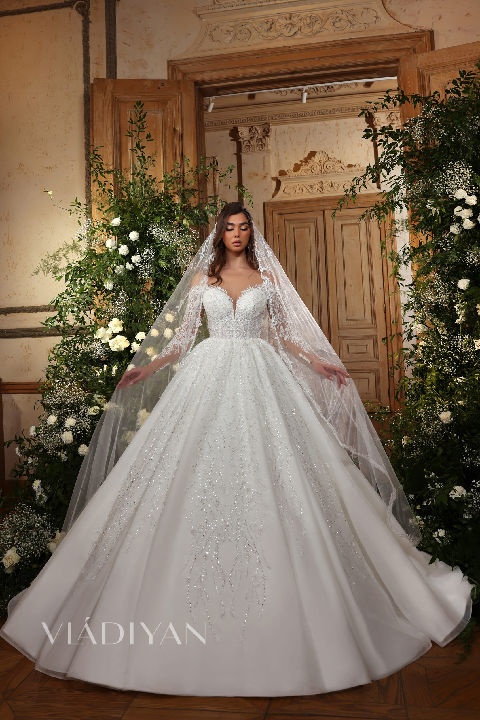 Charming Plus Size Lace Wedding Dresses Off The Shoulder Plunging Necke Bridal Gowns Beaded A e Long Sleeves Tulle Vestido De Novia