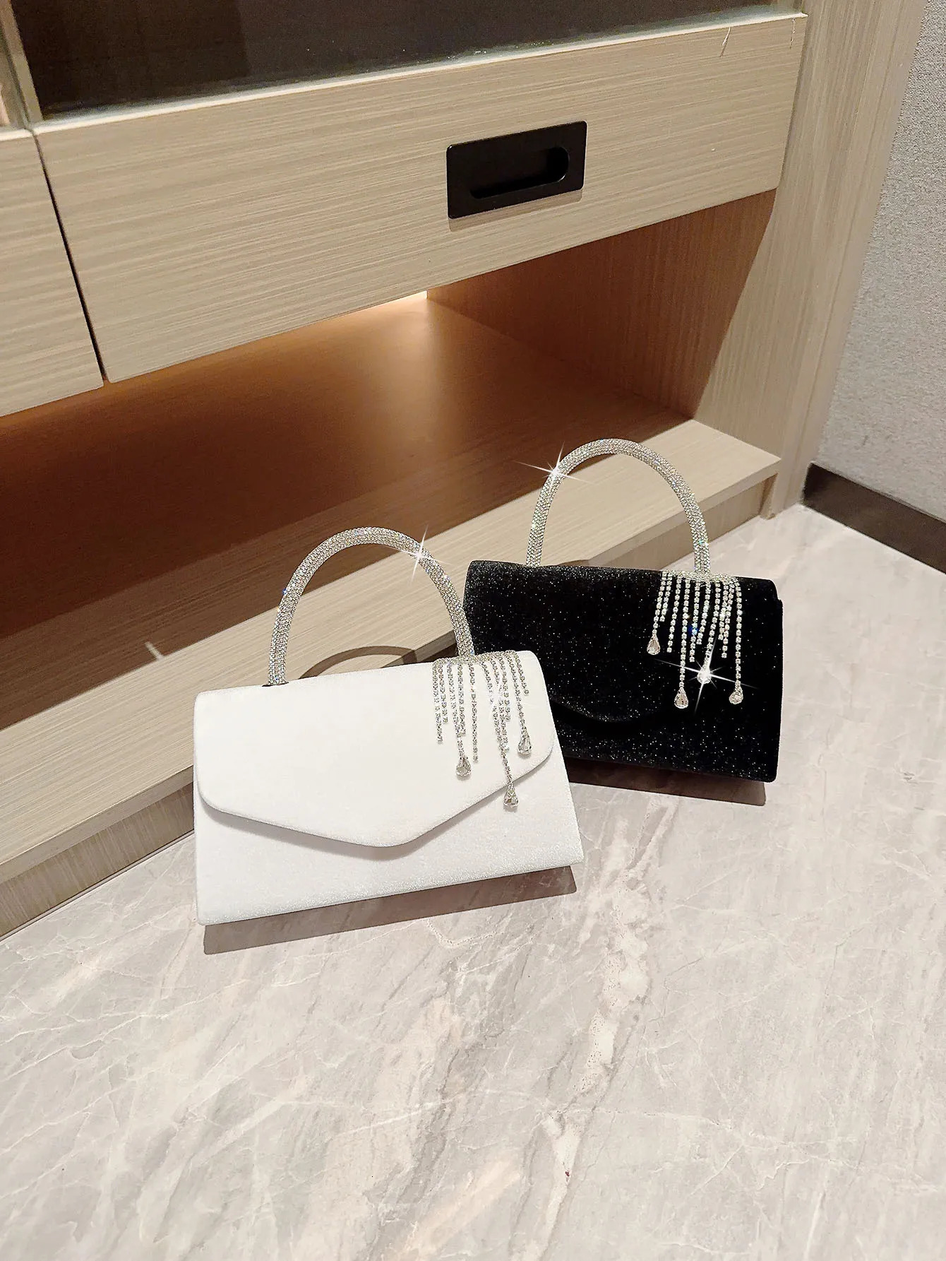 Lady Autumn Winter Vintage Velvet Flap Evening Bag Dress Tassel Handbag Banquet Prom Party Tote Chain Bridal Cocktail 241115