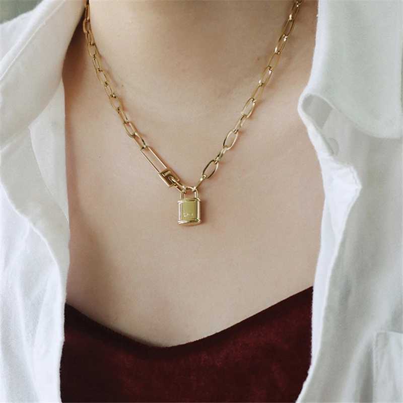 Clavicle Chain with Lock Necklace for Women Padlock Pendant High Quality Titanium Steel Plated 18K Gold Choker Fashion JewelryX241123