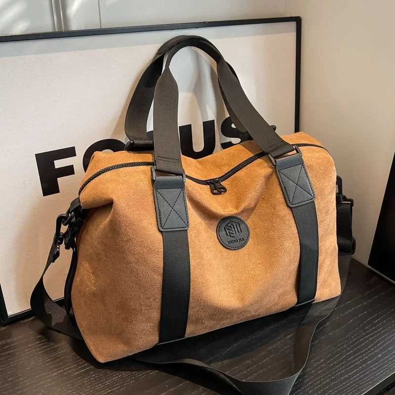 New Suede Travel Handbag Womens Portable Sports and Fitness Bag Mens Large Capacity Fiable Short Distance Travel TotesXJ241122