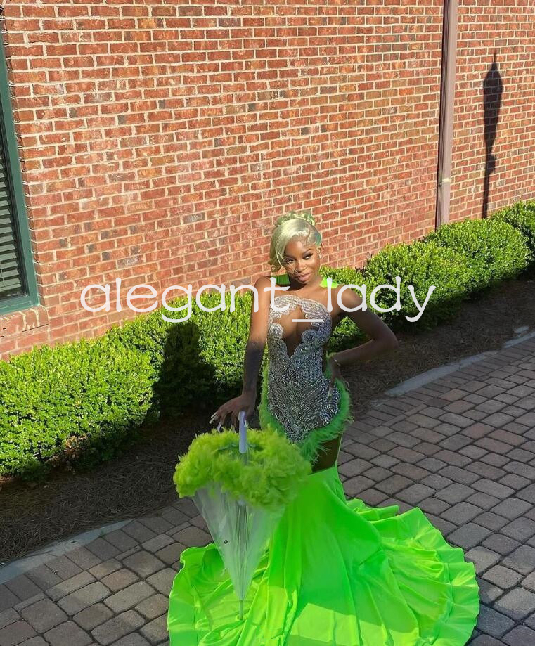 Fruit Green Sparkly Trumpet Evening Formal Party Dresses for Black Girl Luxury Diamond Feather Sheer Prom Birthday Gala Gown