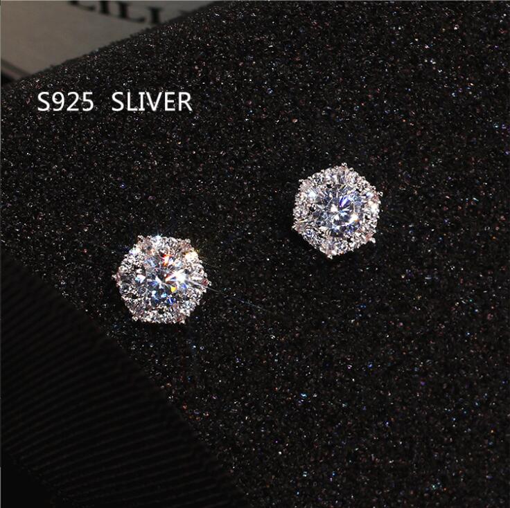 Sterg Sier Round Cut Moissanite Stud Earrings: Sparkle Your Wedding Day