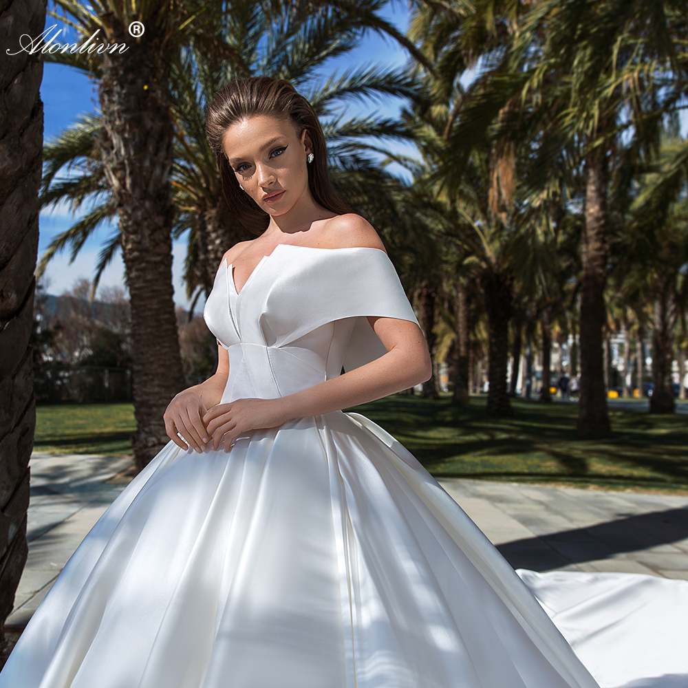 Luxury Satin Off Shoulder Sleeves Puffy Ball Gown Wedding Dress Chapel Train Princess Bridal Gowns