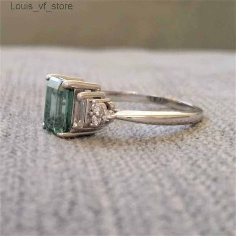 Band Rings Exquisite Charm Princess Cut for Women Silver Color Metal Inlaid Green White Zicron Stones Ring Wedding Jewelry H240424
