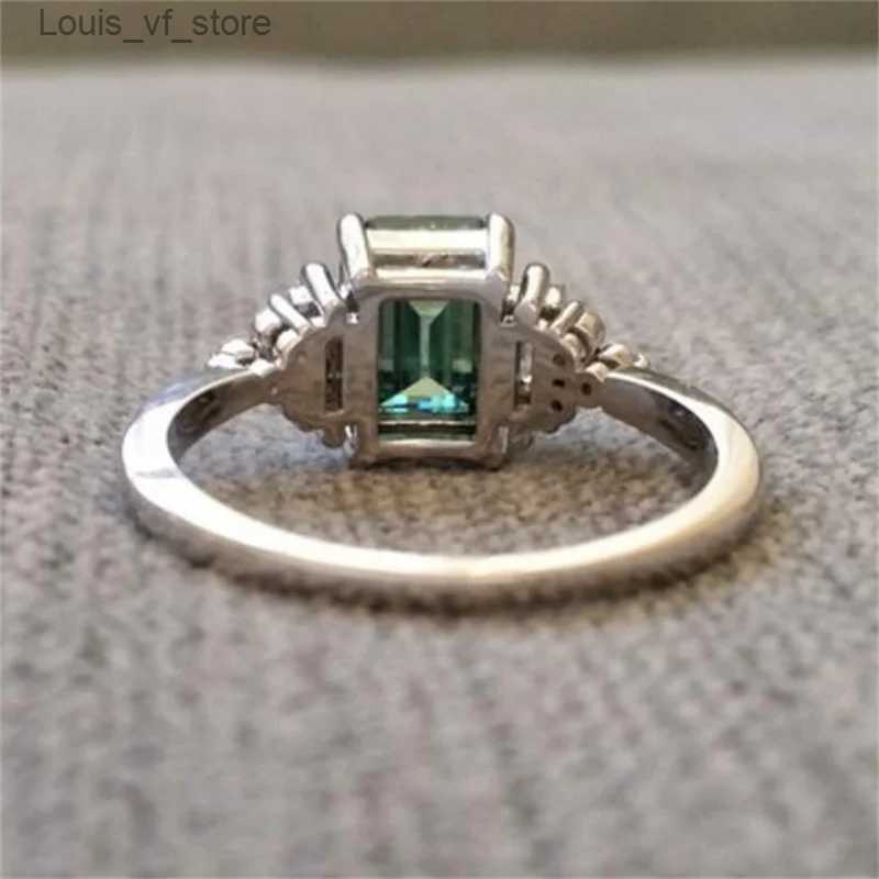 Band Rings Exquisite Charm Princess Cut for Women Silver Color Metal Inlaid Green White Zicron Stones Ring Wedding Jewelry H240424